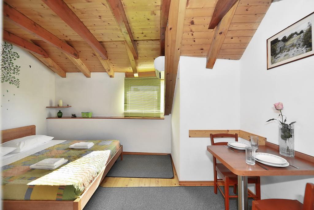 Apartments Mirabella オミシュ エクステリア 写真