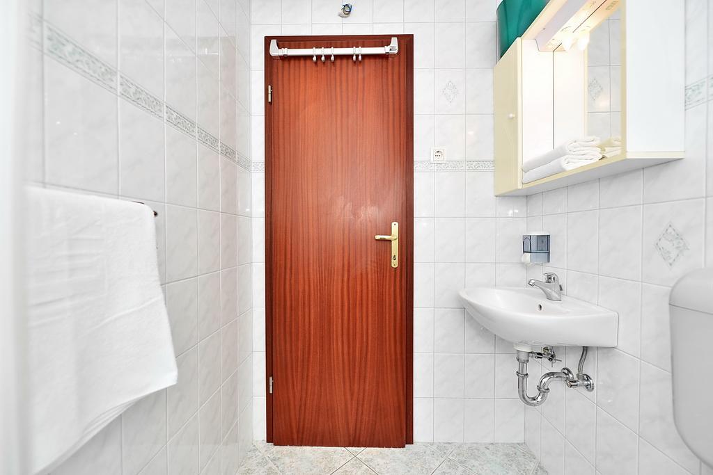 Apartments Mirabella オミシュ エクステリア 写真