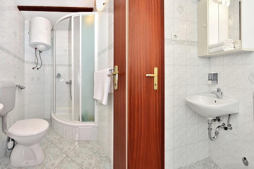 Apartments Mirabella オミシュ エクステリア 写真